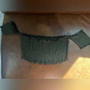 off shoulder crop top 💚